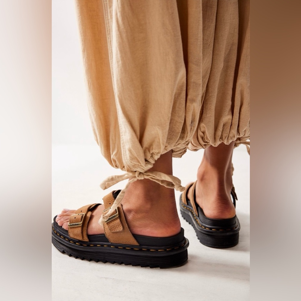 ▪️NIB Dr. Martens Myles Platform Slide Sandal - Picture 2 of 7